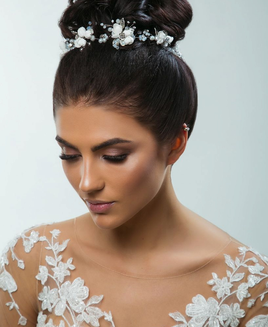Стильное украшение для свадебной прически фото
