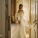 Роскошное свадебное платье с цветочным декором фото