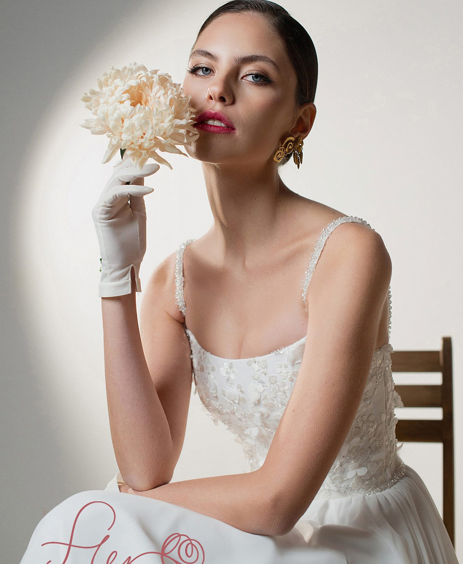 Свадебное платье с шифоновой юбкой и кружевным верхои фото