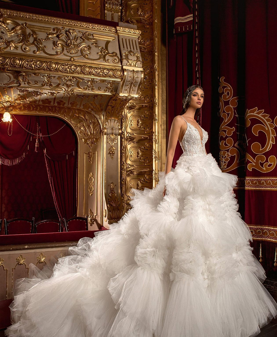 Эксклюзивное пышное свадебное платье фото