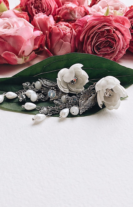 Объёмные серьги в форме цветов фото