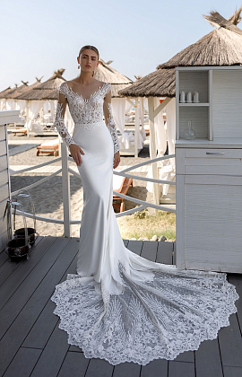 Роскошная атласная рыбка с кружевными рукавами