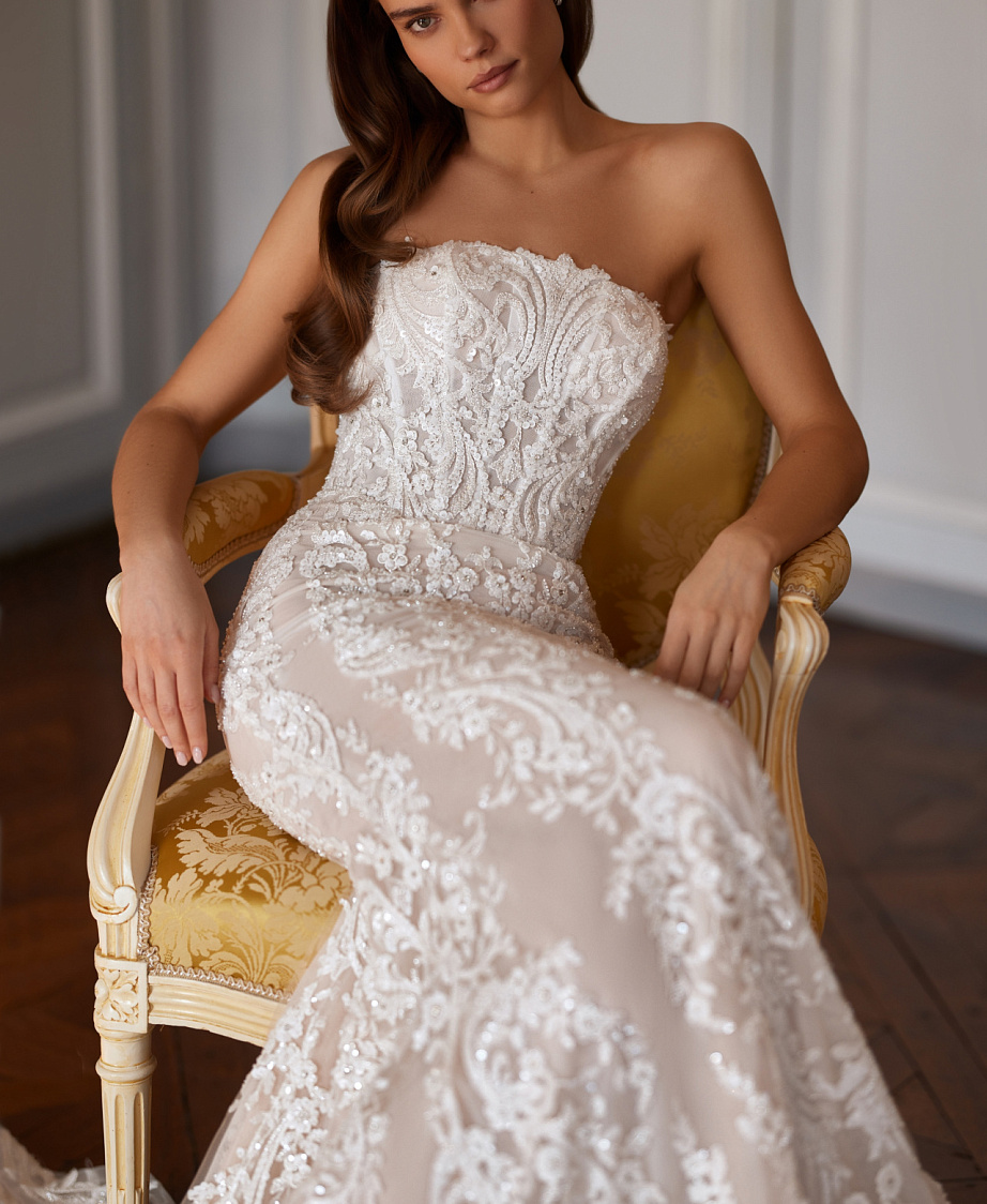 Кружевное свадебное платье рыбка с открытыми плечами фото