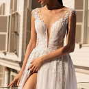 Струящееся платье с разрезом от бедра фото