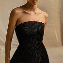 Черное вечернее платье из плиссе фото