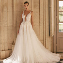 Нежное свадебное платье в цветочном кружеве фото