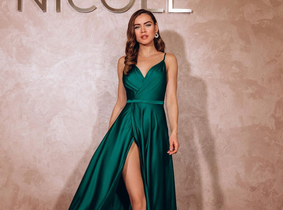 Вечернее платье изумрудного цвета фото