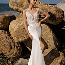 Сваденое платье рыбка с кружевным верхом на тонких бретелях фото