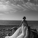 Кружевное свадебное платье с глубоким вырезом фото