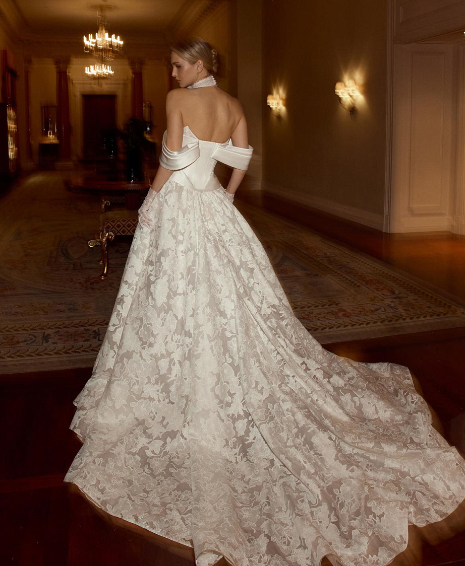 Роскошное свадебное платье из авторского кружева фото