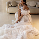 Кружевное свадебное платье с объемными цветами фото