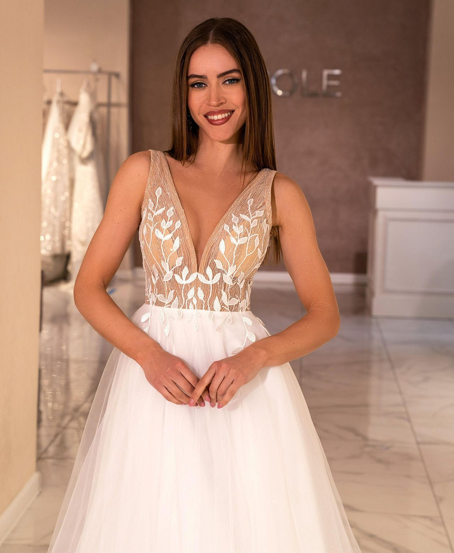 Летнее свадебное платье с v-вырезом фото