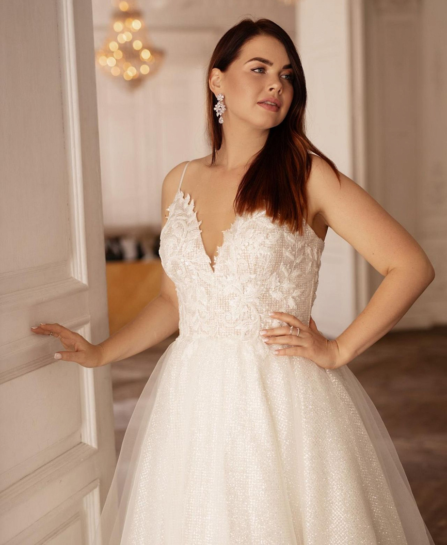 Блестящее свадебное платье для полных девушек