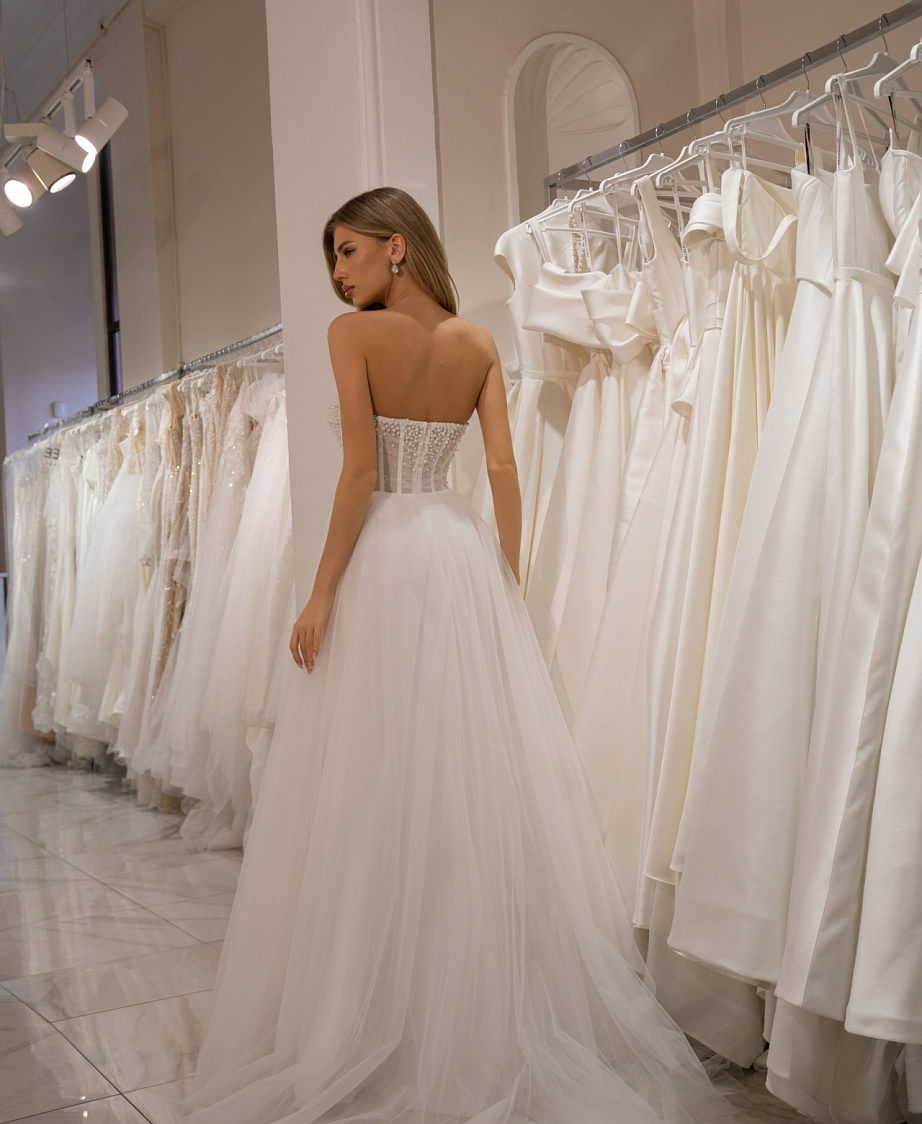 Свадебное платье расшитое жемчужинами фото