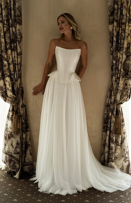 Стильный свадебный комплект с корсетом и шифоновой юбкой фото