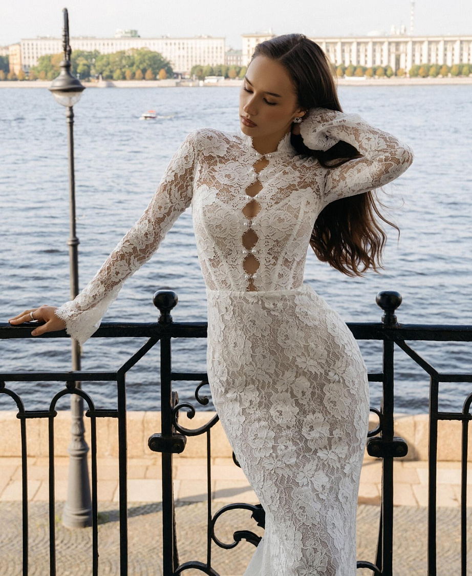 Кружевное свадебное платье рыбка с рукавами фото