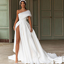 Эффектное свадебное платье с разрезом фото