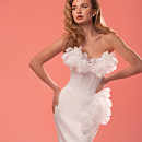 Свадебное платье расшитое объемными цветами фото