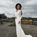 Белый свитер с пайетками