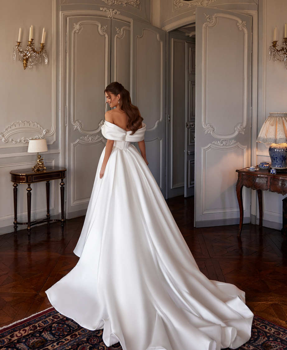 Роскошный комплект из микадо со съемным шлейфом фото