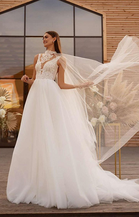 Свадебный кейп с кружевом по горлышку фото