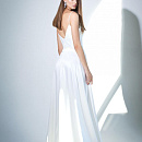 Атласное свадебное платье с разрезом от бедра фото