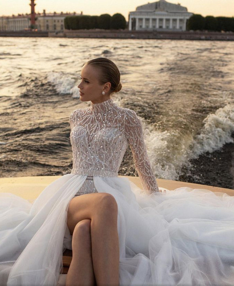 Свадебное платье мини со съемной юбкой фото