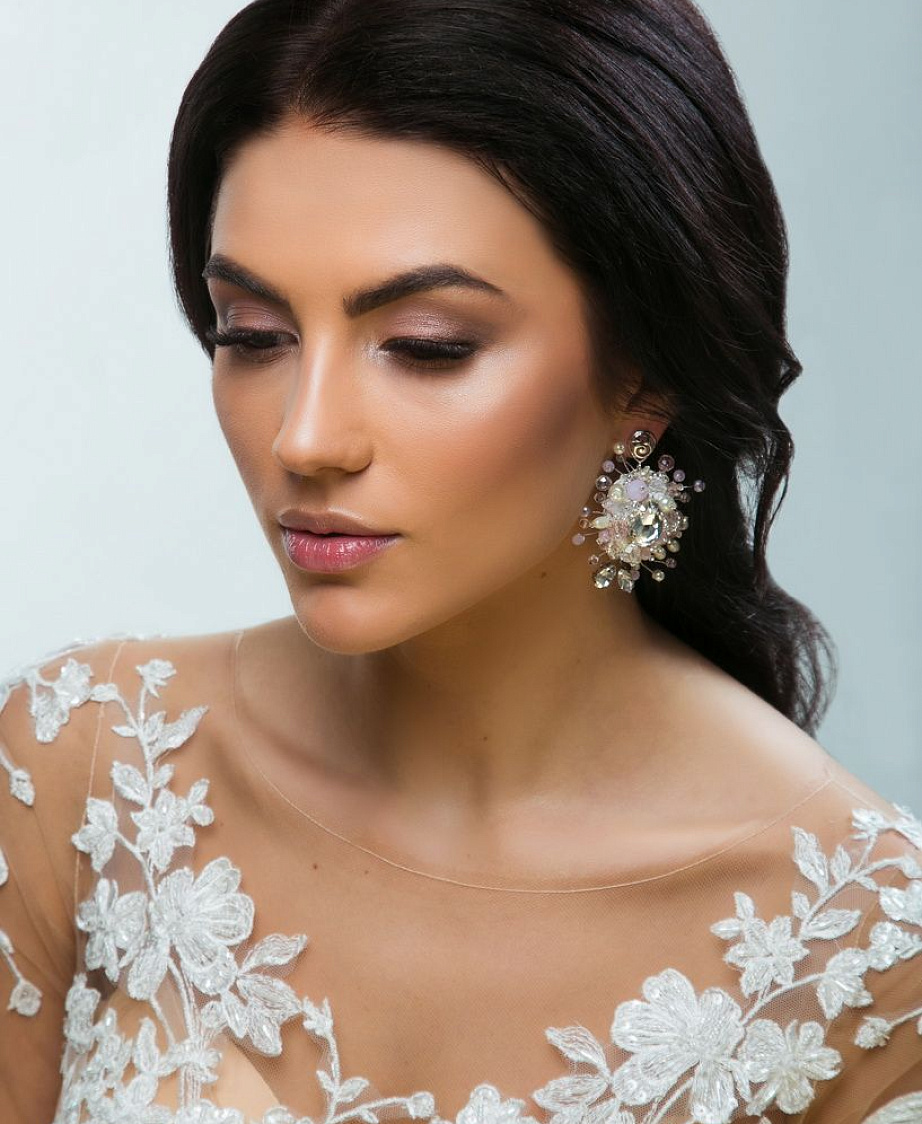 Стильные серьги с кристаллами и жемчужинами фото