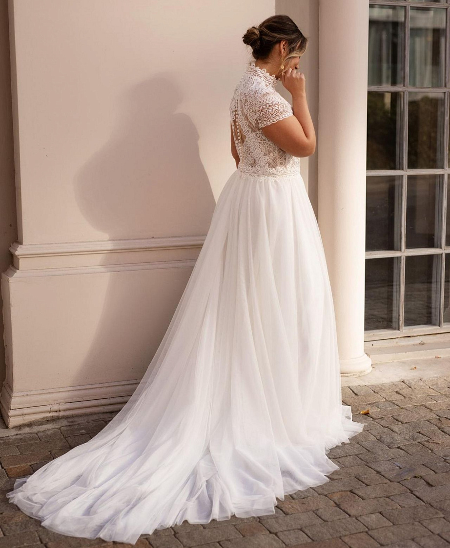 Стильное свадебное платье для полных фото