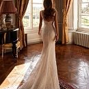 Роскошная русалка с квадратным вырезом и пышным слейфом фото