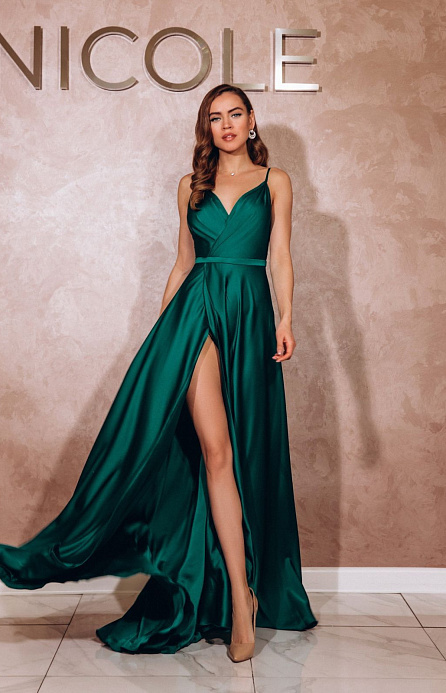 Вечернее платье изумрудного цвета фото