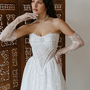 Роскошное кружевное свадебное платье с диснеевским корсетом фото