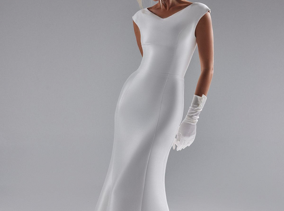 Лакончиное свадебное платье из благородного стрейч-микадо фото