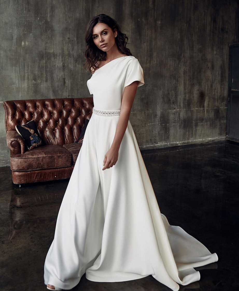 Минималистичное свадебное платье в греческом стиле фото