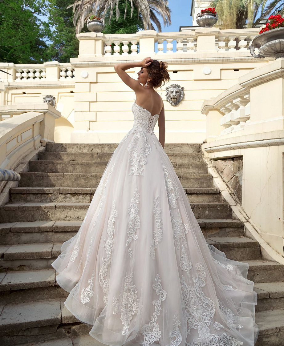 Платье принцесса в авторском переливающемся кружеве фото