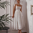 Кружевное белое свадебное платье миди фото