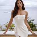 Стильное свадебное платье с разрезом на юбке фото