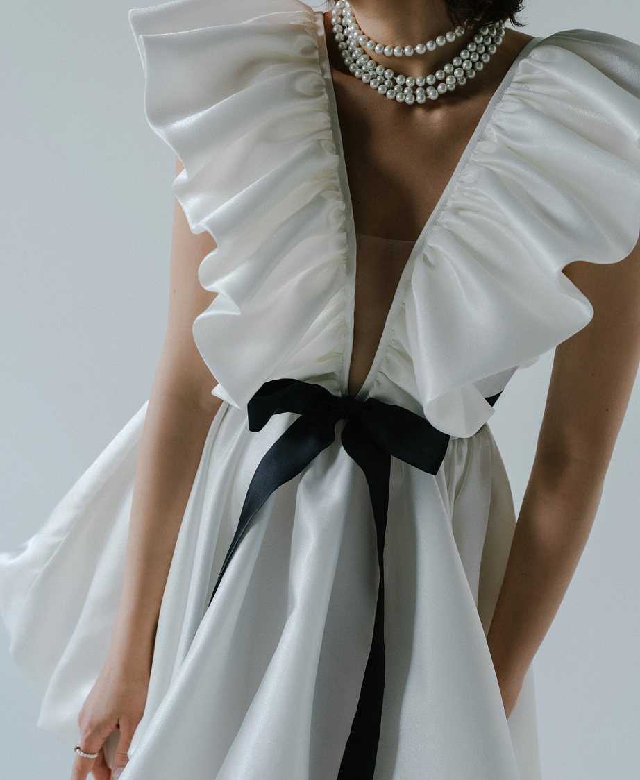 Стильное свадебное платье из креповой оргназы фото