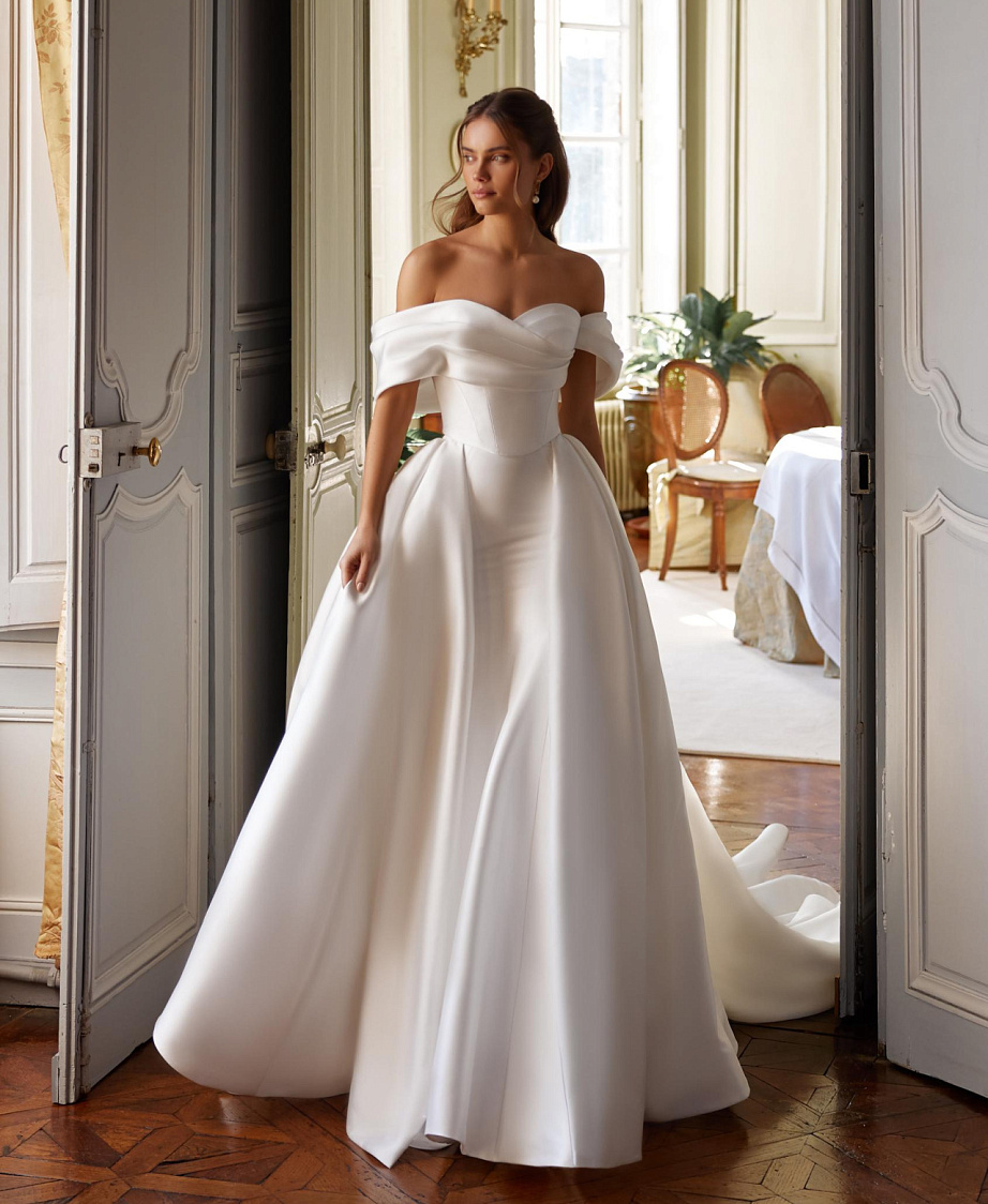 Роскошный комплект из микадо со съемным шлейфом фото