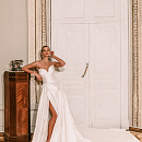 Роскошное свадебное платье из атласа фото