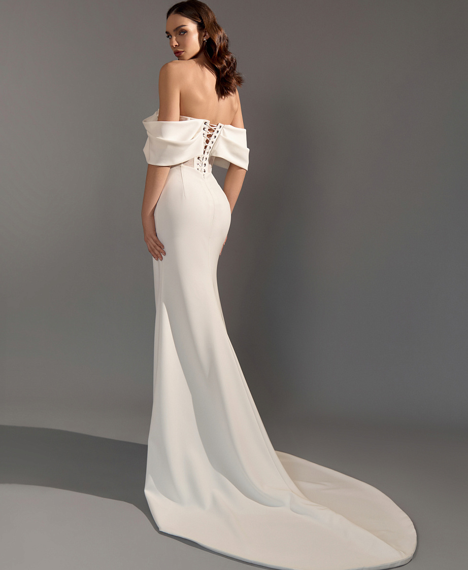 Лаконичное свадебное платье с прозрачным корсетом фото