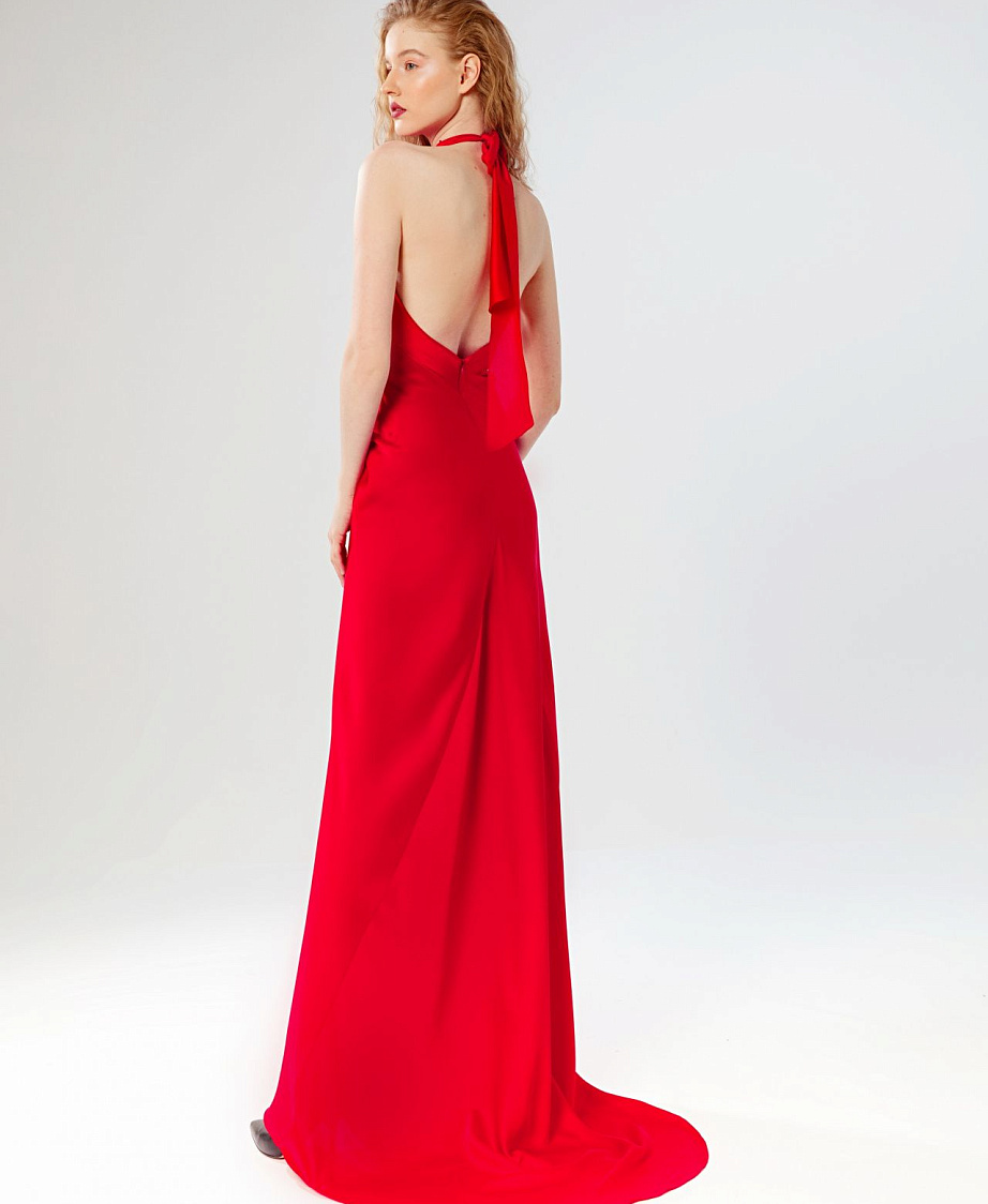Шёлковое красное платье с открытой спиной фото