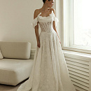 Кружевное свадбеное платье с открытыми плечами фото