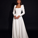 Лаконичное свадебное платье с квадратным вырезом фото