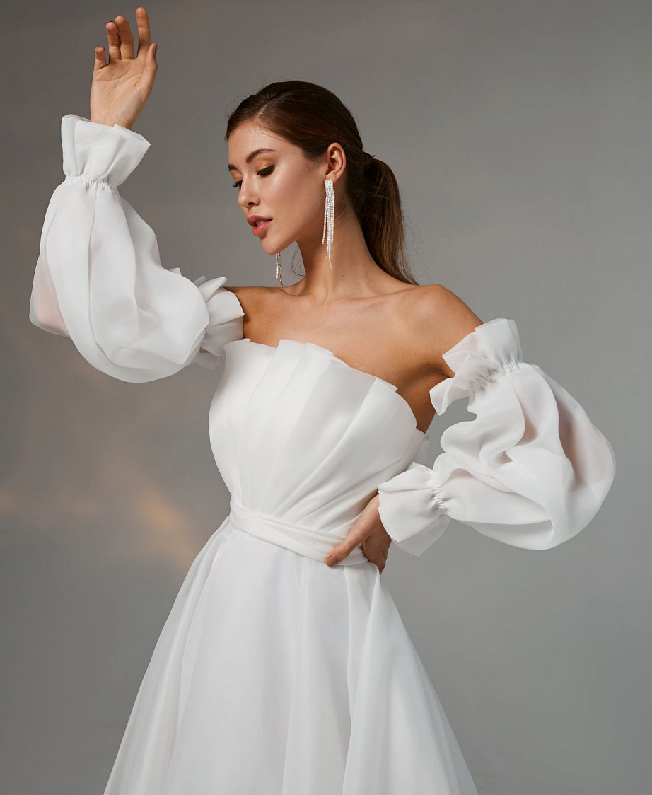 Белое свадебное платье с пышными съемными  рукавами фото