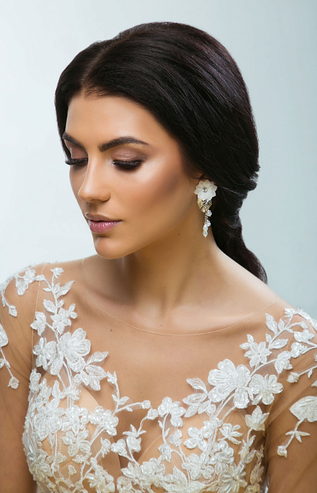 Нежные серьги с объемными цветами фото