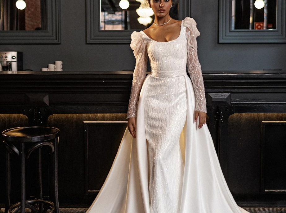 Роскошное свадебное платье со съемным шлейфом фото