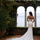 Свадебное платье русалка с роскошным шлейфом фото