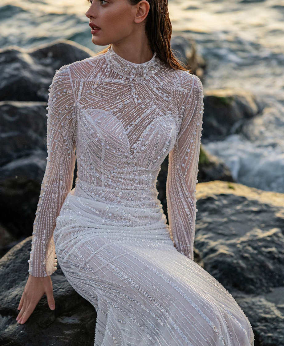 Красивое свадебное платье с ручной вышивкой фото