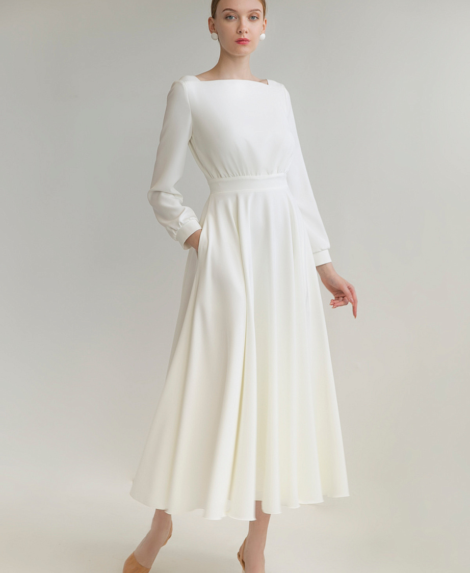 Щёлковое свадебное платье миди с рукавами фото